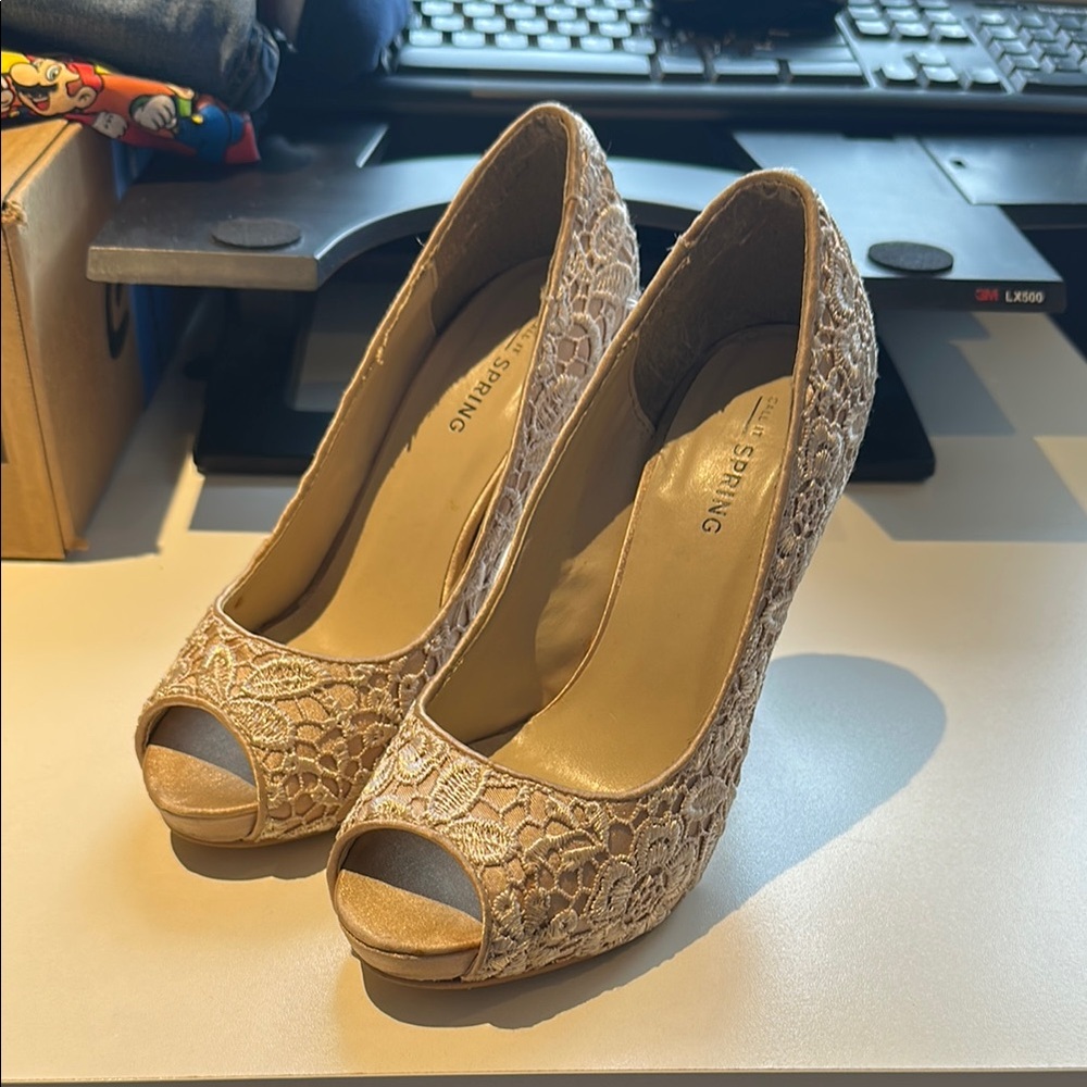 Ring Women's Lace Peep Toe Heels - Tan